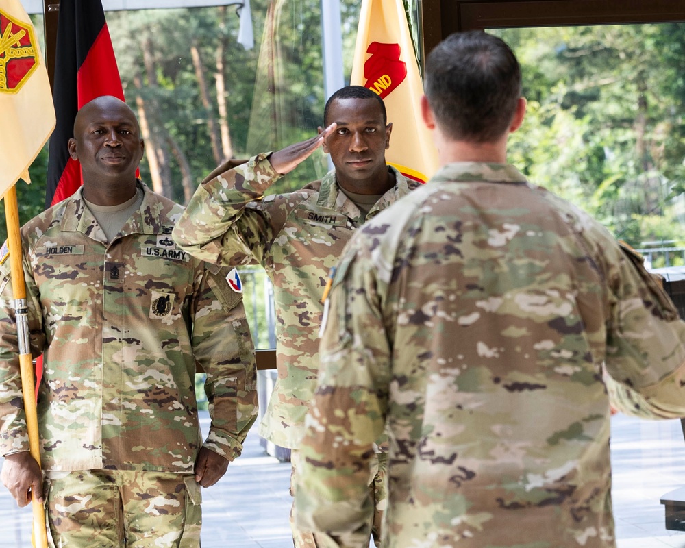 USAG Rheinland-Pfalz HHC welcomes Smith, bids farewell to Montanez at change of command ceremony