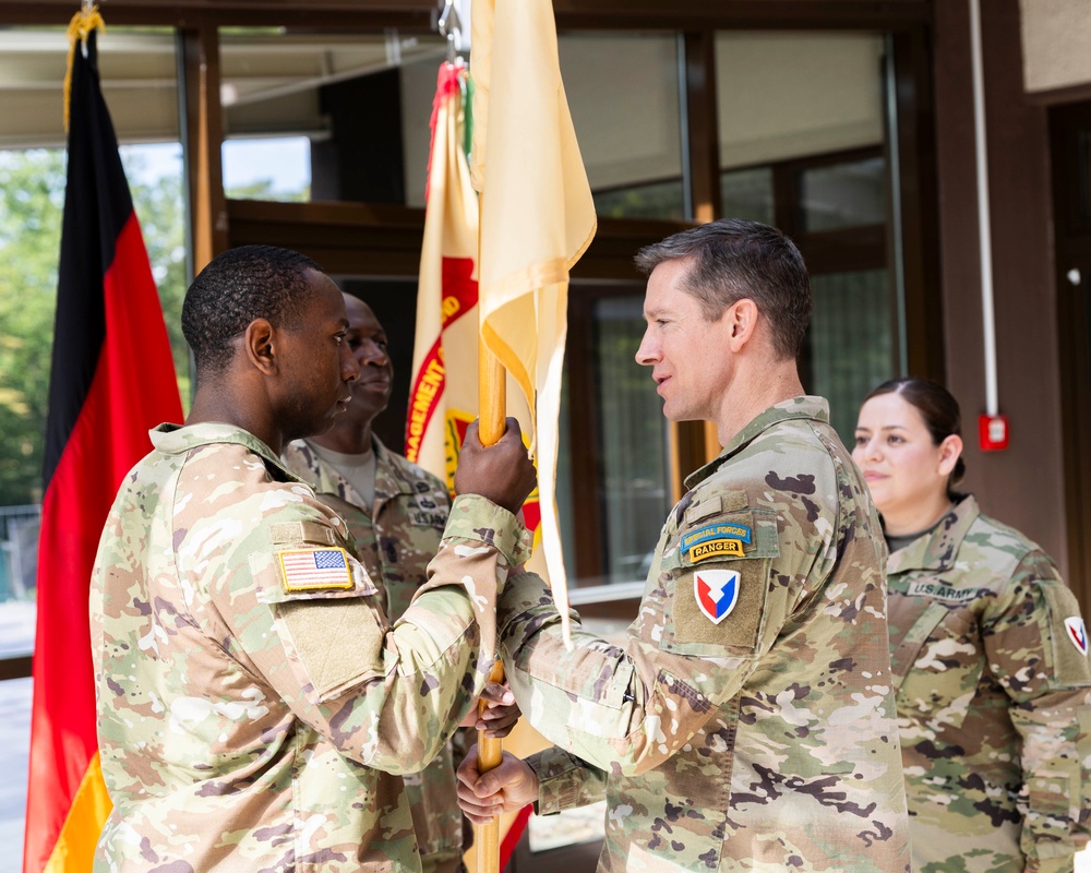 USAG Rheinland-Pfalz HHC welcomes Smith, bids farewell to Montanez at change of command ceremony