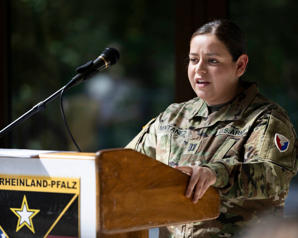 USAG Rheinland-Pfalz HHC welcomes Smith, bids farewell to Montanez at change of command ceremony