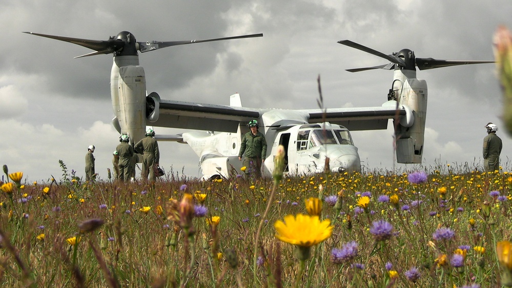 VMM-365 (REIN), 24th MEU (SOC) Trains with French Special Forces