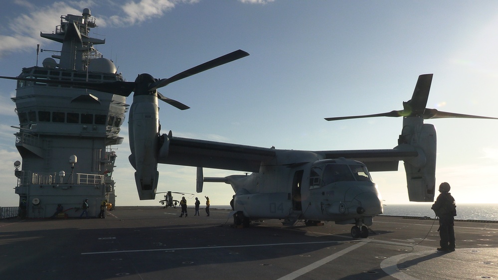 VMM-365 (REIN), 24th MEU (SOC) Trains with French Special Forces