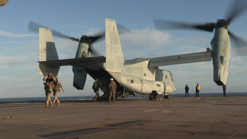 VMM-365 (REIN), 24th MEU (SOC) Trains with French Special Forces