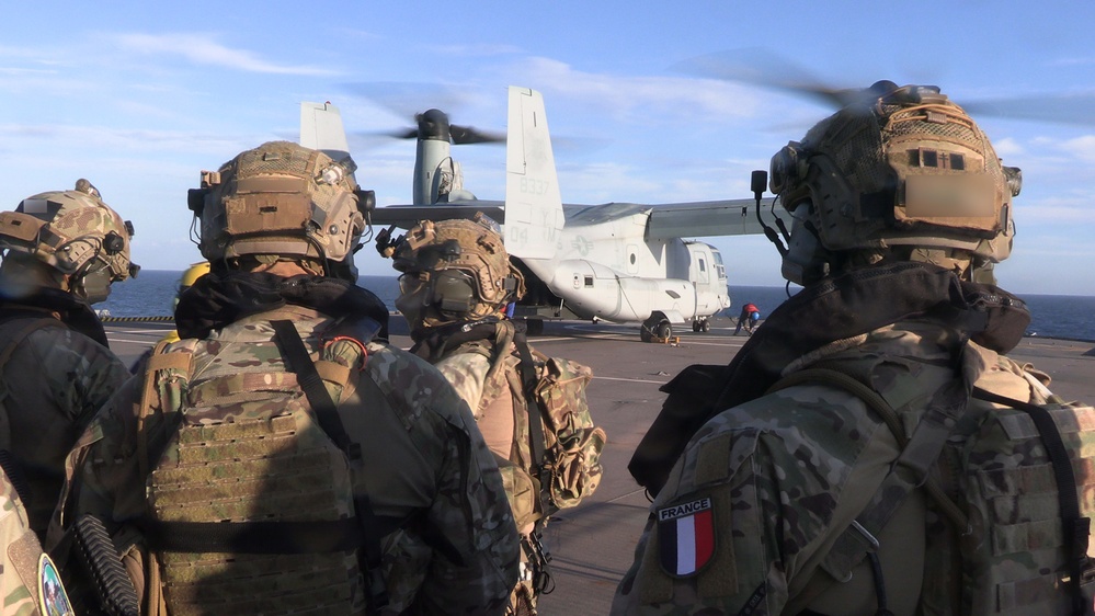 VMM-365 (REIN), 24th MEU (SOC) Trains with French Special Forces