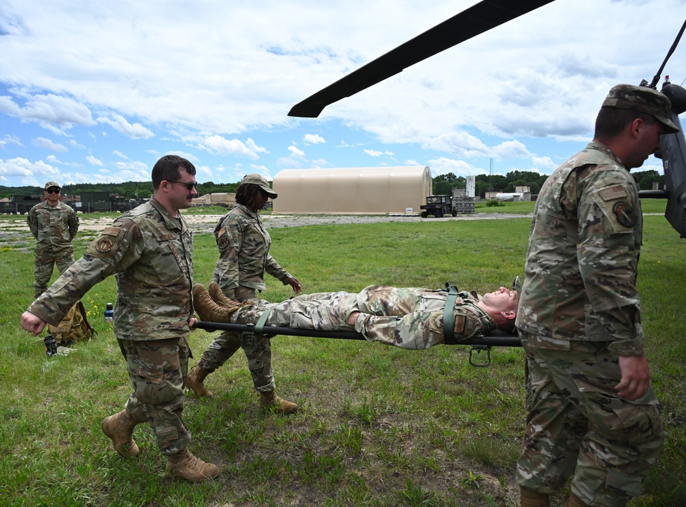 Army National Guard instructors teach Medevac 101