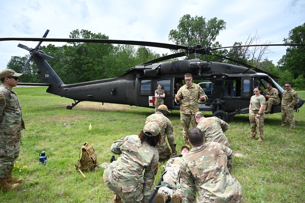 Army National Guard instructors teach Medevac 101
