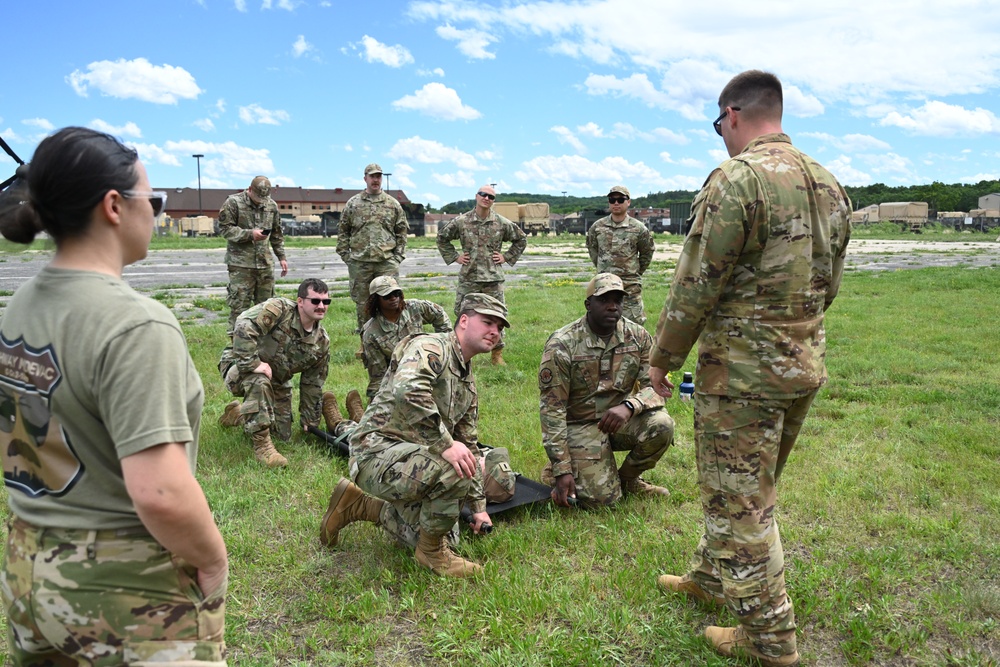 Army National Guard instructors teach Medevac 101 Army National Guard instructors teach Medevac 101