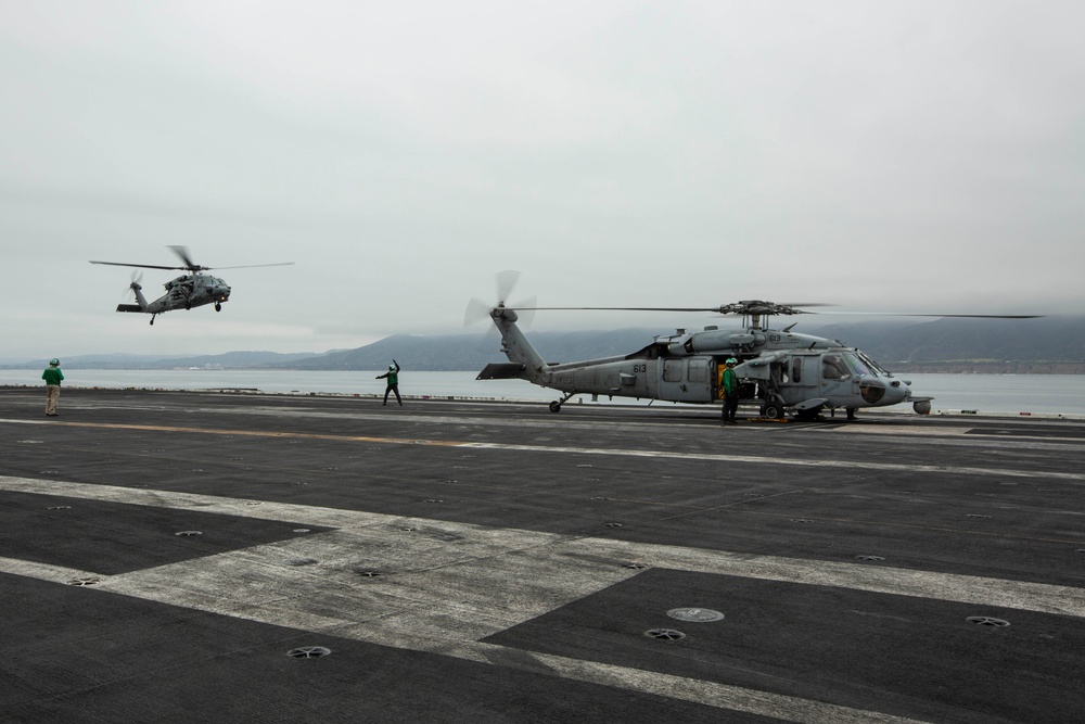 Abraham Lincoln conducts helicopter operations