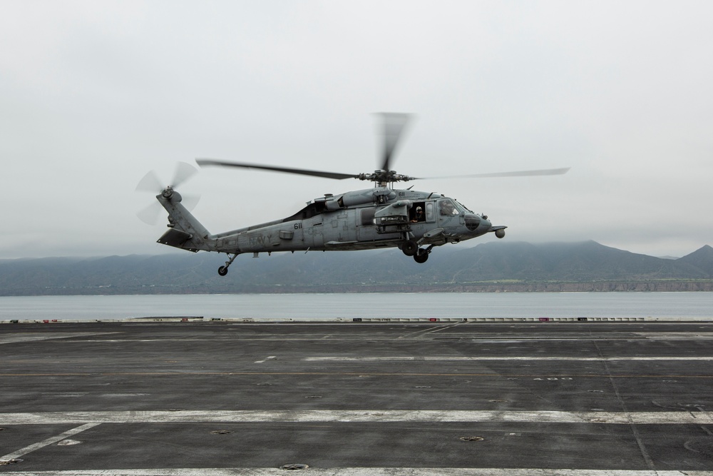 Abraham Lincoln conducts helicopter operations