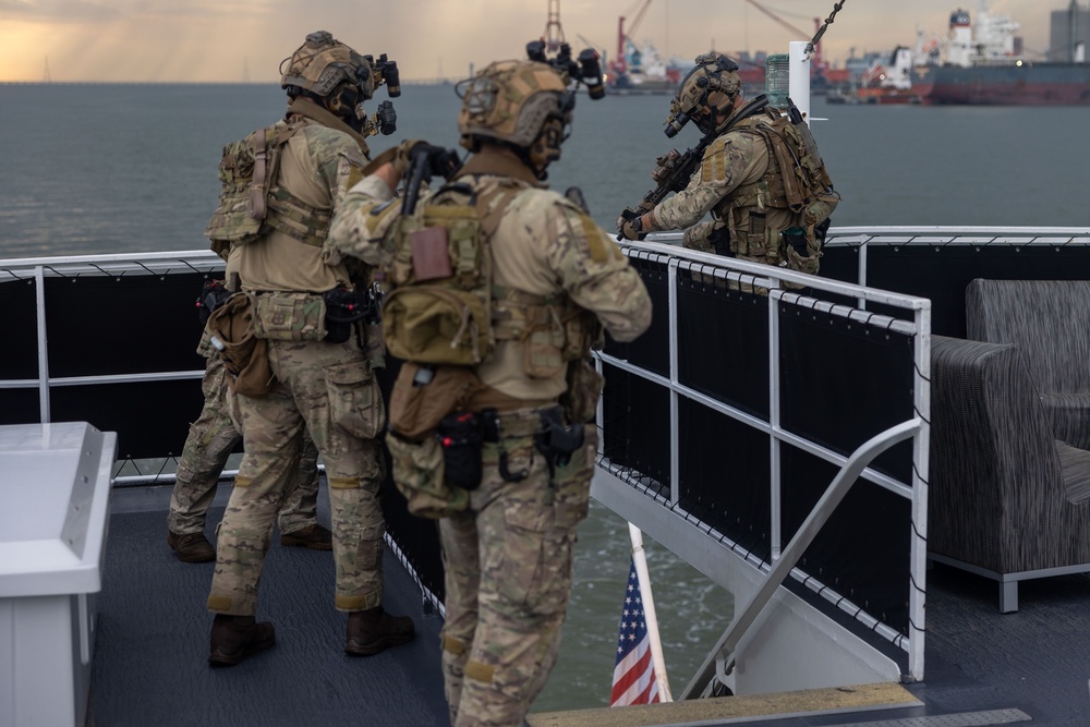 Marine Raiders conduct underway VBSS during Advanced Maritime Training Package