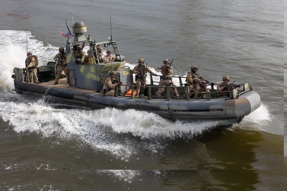 Marine Raiders conduct underway VBSS during Advanced Maritime Training Package