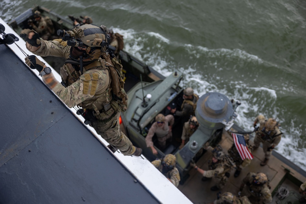 Marine Raiders conduct underway VBSS during Advanced Maritime Training Package