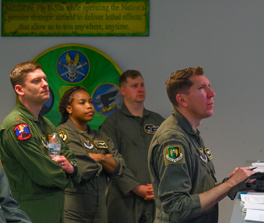 5th Bomb Wing commander embarks on final flight