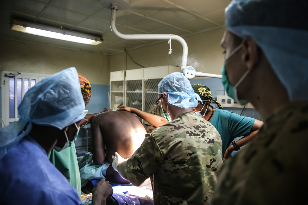 US surgeons work alongside the Chadian Armed Forces during medical readiness exercise