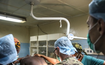 US surgeons work alongside the Chadian Armed Forces during medical readiness exercise