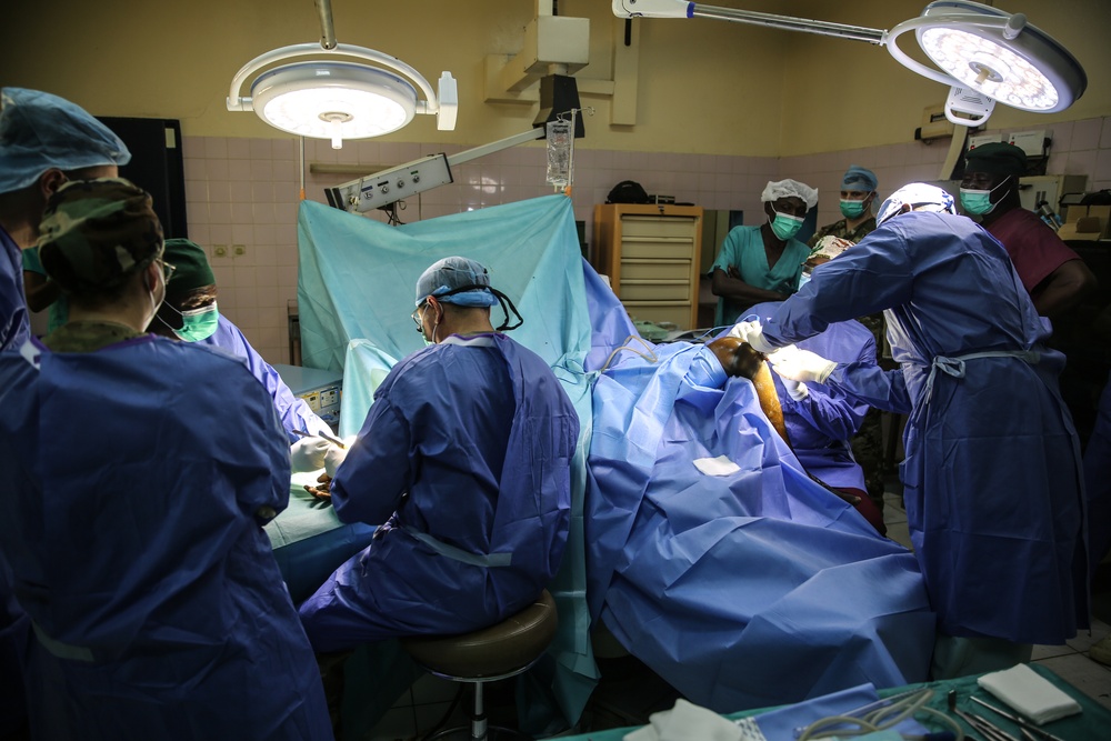 US surgeons work alongside Chadian Armed Forces during medical readiness exercise