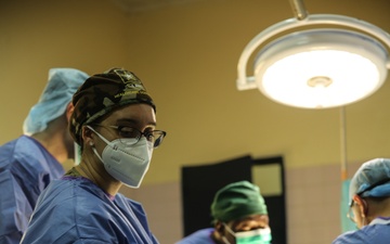US surgeons work alongside Chadian Armed Forces during medical readiness exercise