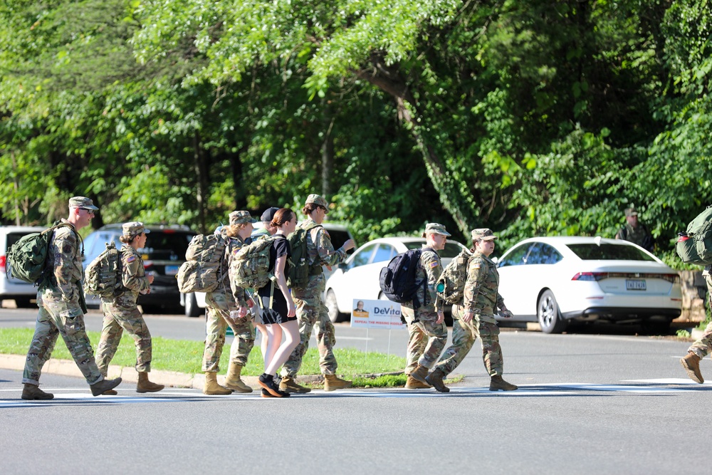 The National Guard Bureau's Jr. Enlisted Club Organize's a Food Drive