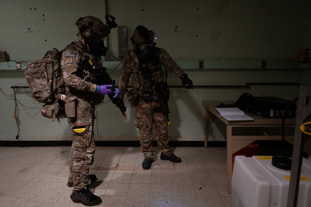 Nuclear Disablement Team members, Army Rangers train to seize underground nuclear facility