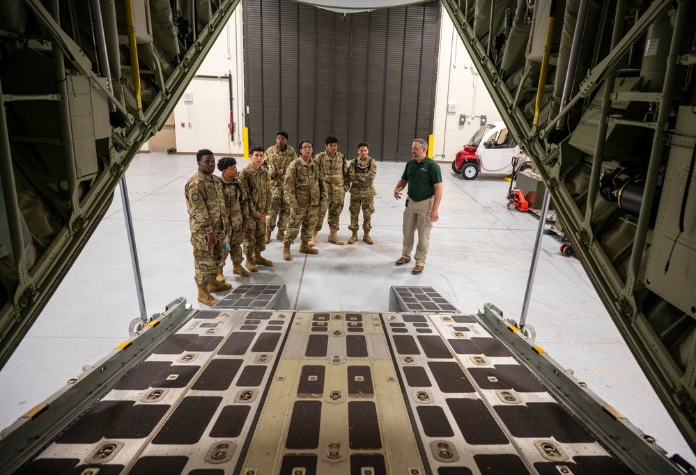 JROTC Students Tour NAS JRB Fort Worth