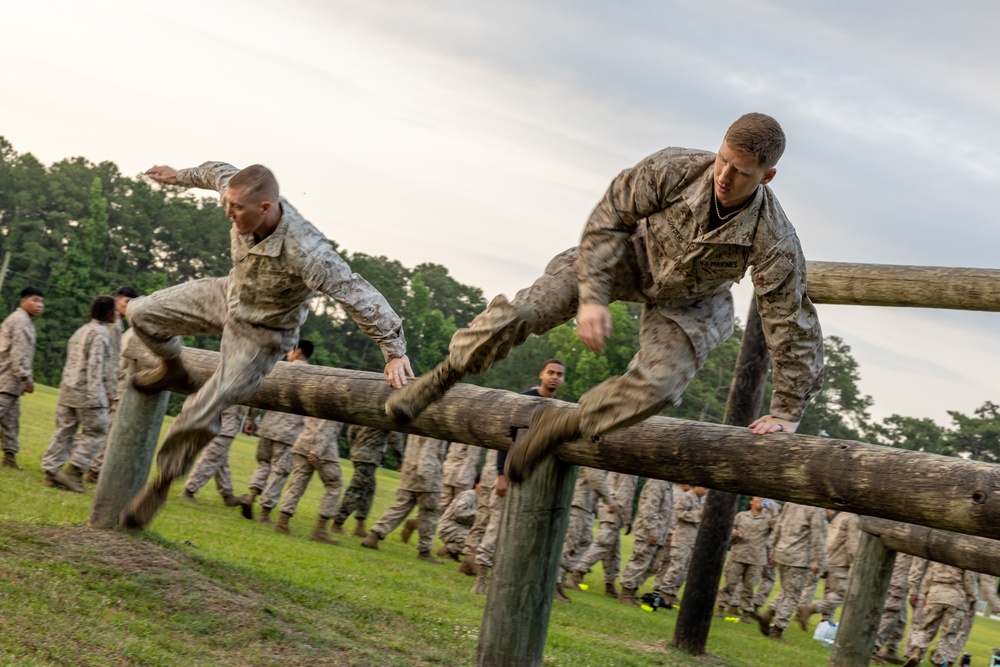 Personnel Administration School participates in an obstacle course