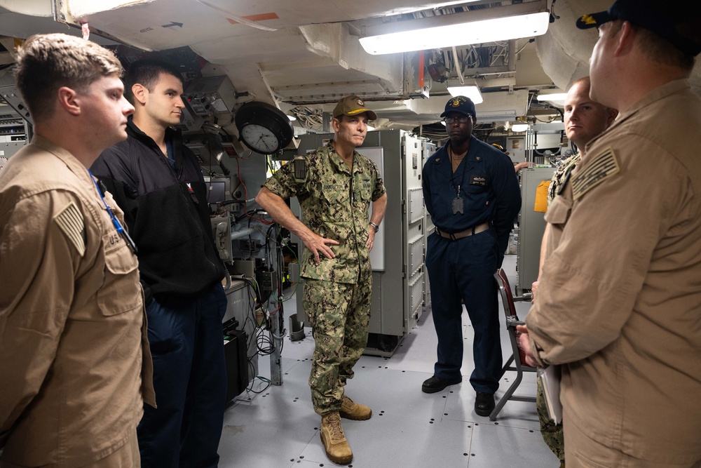 Vice Adm. Gumbleton Fleet Visit to DDG-71