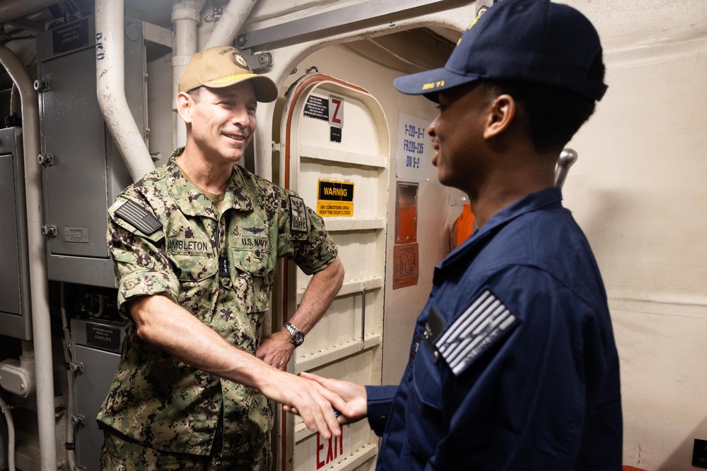 Vice Adm. Gumbleton Fleet Visit to DDG-71