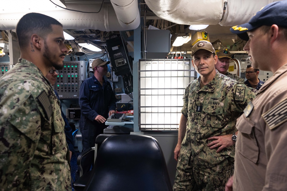 Vice Adm. Gumbleton Fleet Visit to DDG-71
