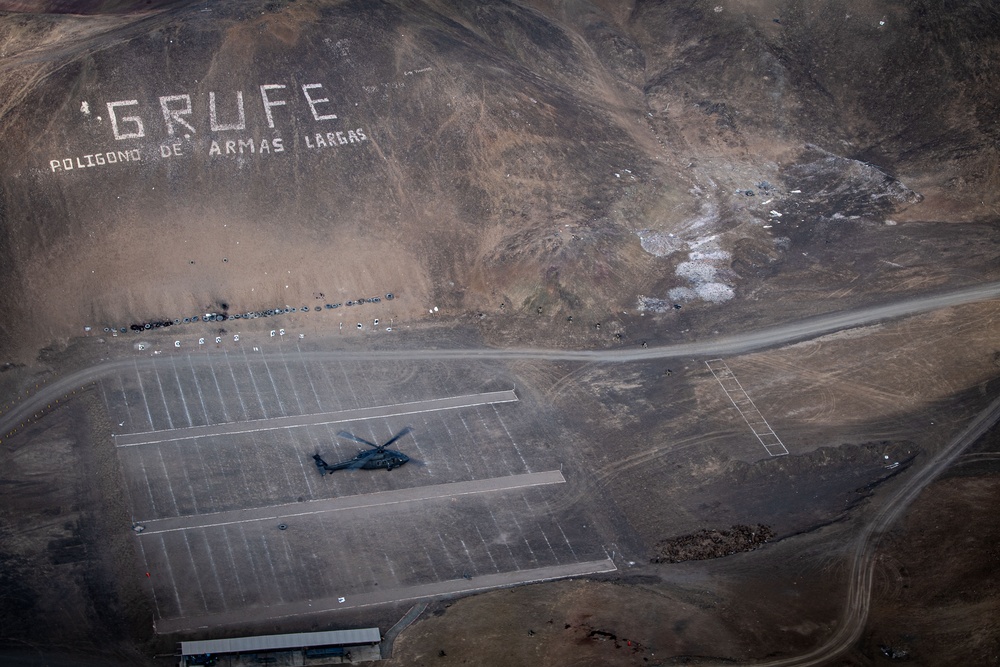 Peruvian, U.S. Forces Collaborate in Mixed Multi-Ship Extraction Training