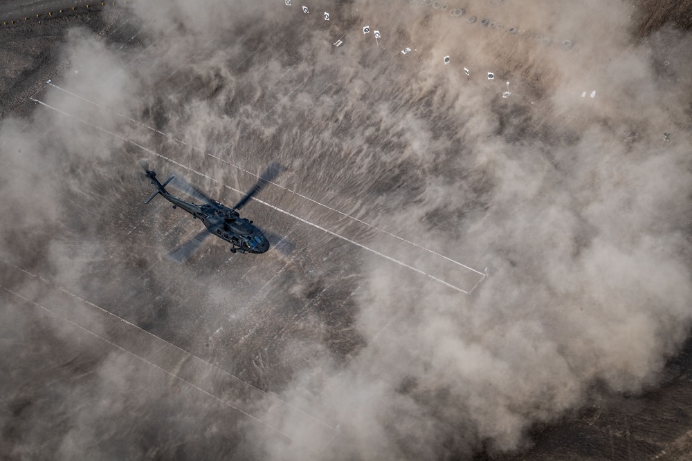 Peruvian, U.S. Forces Collaborate in Mixed Multi-Ship Extraction Training