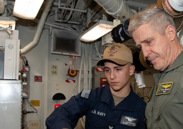Commander, U.S. Pacific Fleet, Awards Sailor for Money-saving Initiative