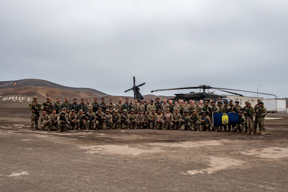 Peruvian, U.S. Forces Collaborate in Mixed Multi-Ship Extraction Training