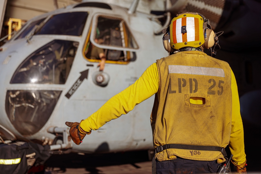 Marines, Sailors Prep the Flight Deck Aboard USS Somerset