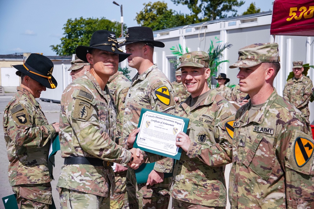 Wagonmaster Commander Presents Awards to Distinguished Leaders of the 1st Cavalry Division Sustainment Brigade