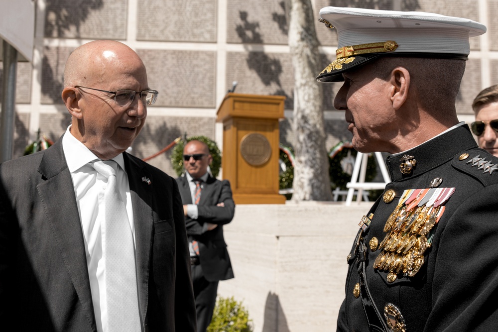 Commandant, Gen. Smith, speaks at Florence Memorial Day Ceremony