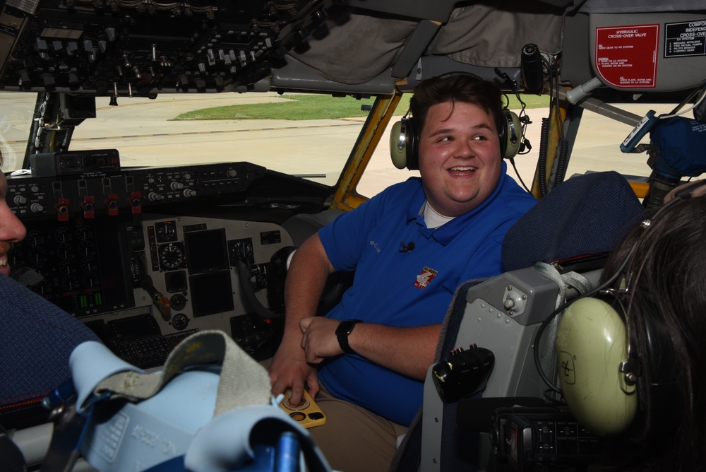 KTIV morning meteorologist sits in cockpit