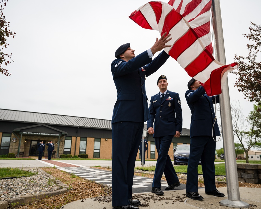181st IW Airmen Perform Retreat Ceremony