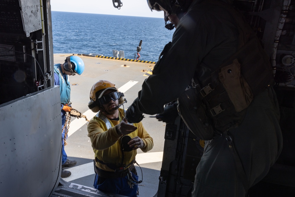 HMH-464 Combined Carrier Qualifications with French LHD Tonnere