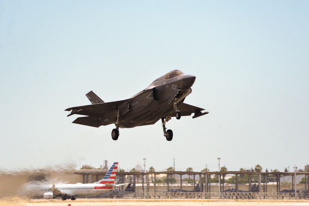 USAF F-15s and USMC F-35s collaborate for superior training