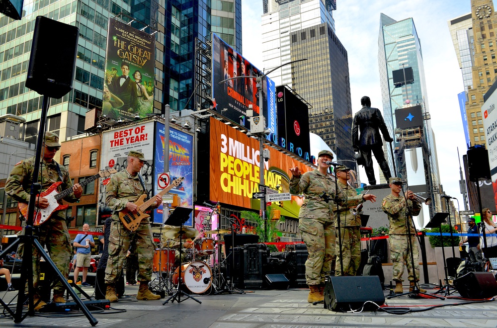 Soldiers Celebrate U.S. Army 249th Birthday in Times Square