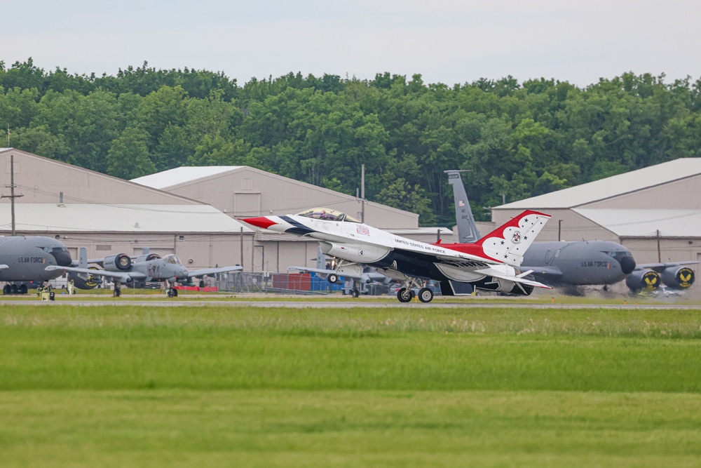 DVIDS Images Thunderbirds Perform at the 2024 Selfridge Open House