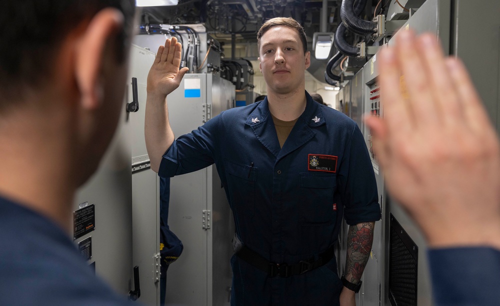 USS Rafael Peralta sailor reenlists during Valiant Shield