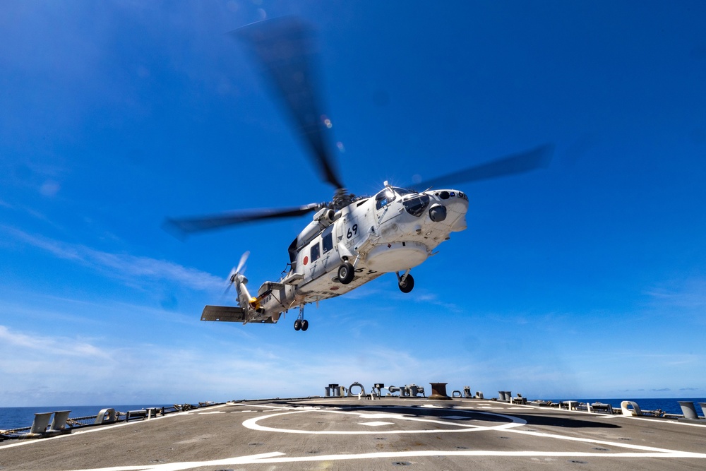 USS Higgins (DDG 76) Conducts Flight Operations with the JS Izumo