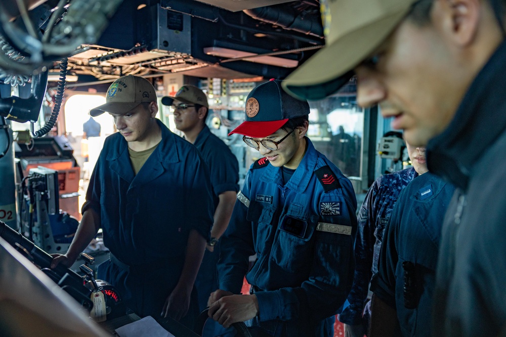 USS Higgins (DDG 76) Conducts Flight Operations with the JS Izumo