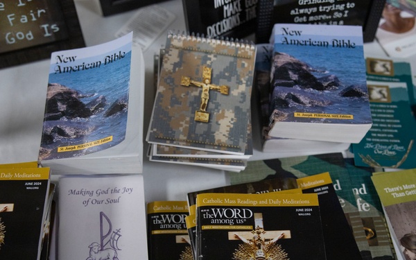 Roman Catholic Mass aboard USS Mount Whitney (LCC 20)