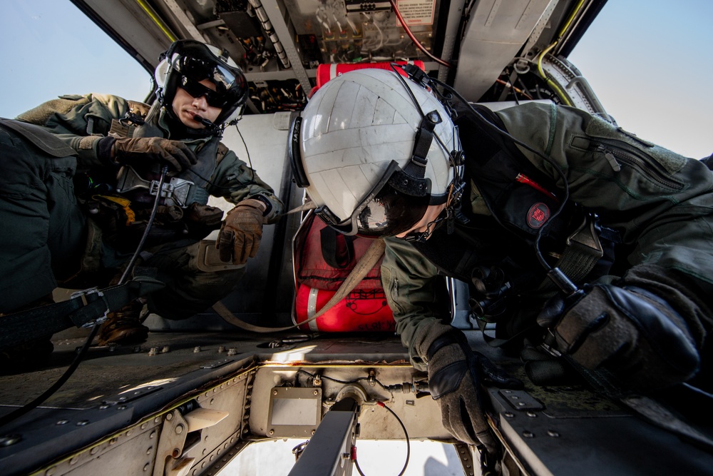 George Washington Conducts Vertical Replenishment