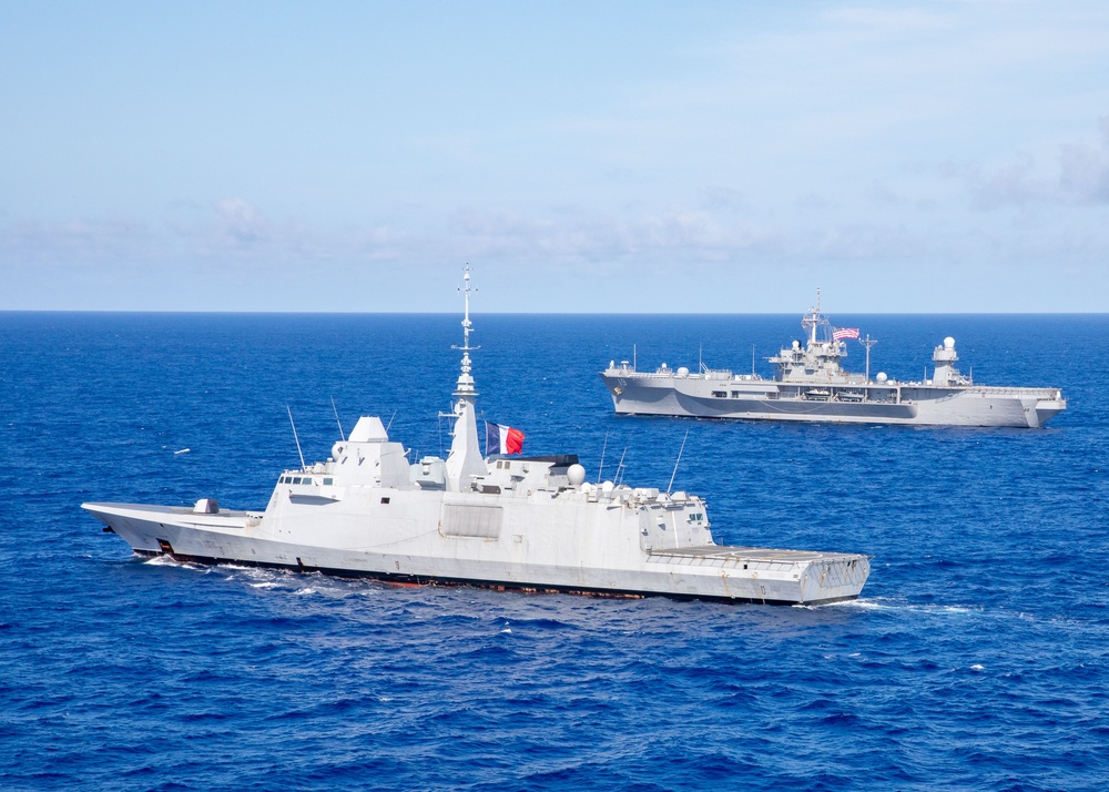 U.S. 7th Fleet, Blue Ridge Team Conducts Maneuvering Exercise with French Navy