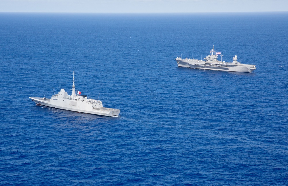 U.S. 7th Fleet, Blue Ridge Team Conducts Maneuvering Exercise with French Navy