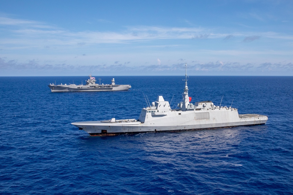 U.S. 7th Fleet, Blue Ridge Team Conducts Maneuvering Exercise with French Navy