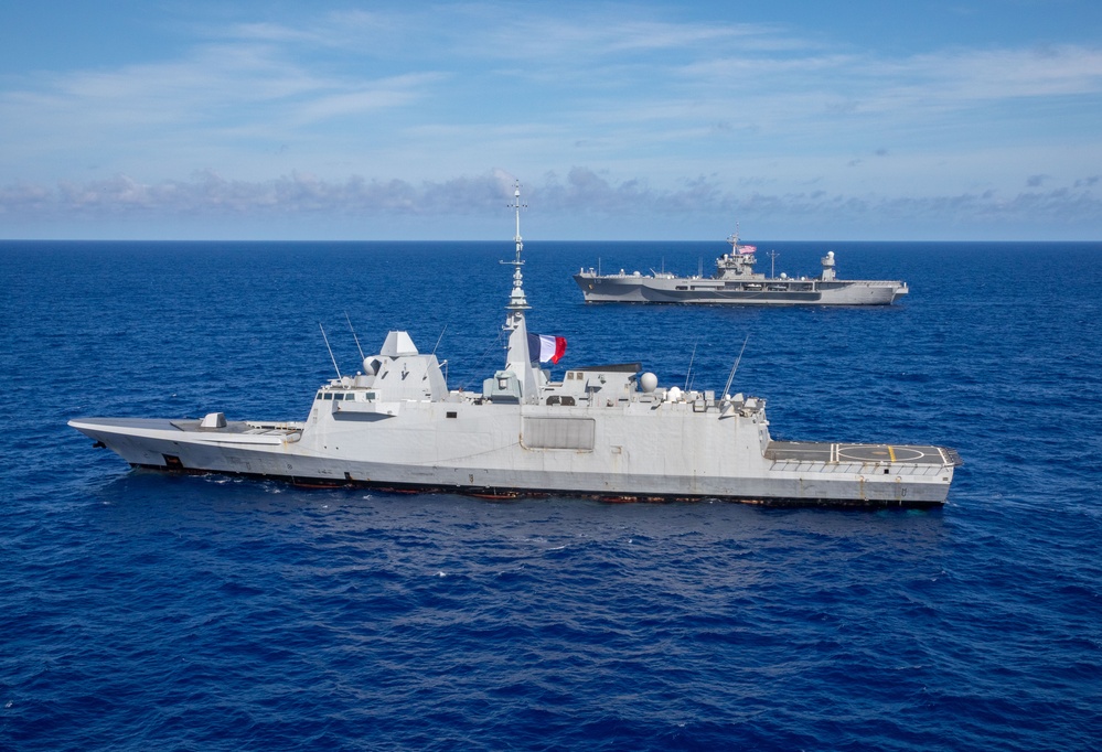 U.S. 7th Fleet, Blue Ridge Team Conducts Maneuvering Exercise with French Navy