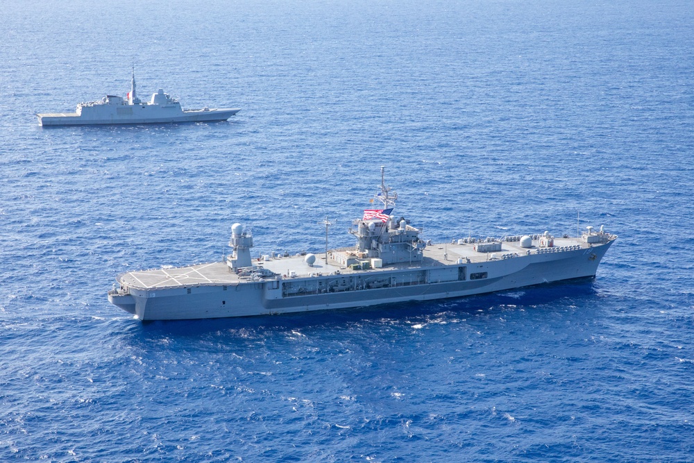 U.S. 7th Fleet, Blue Ridge Team Conducts Maneuvering Exercise with French Navy